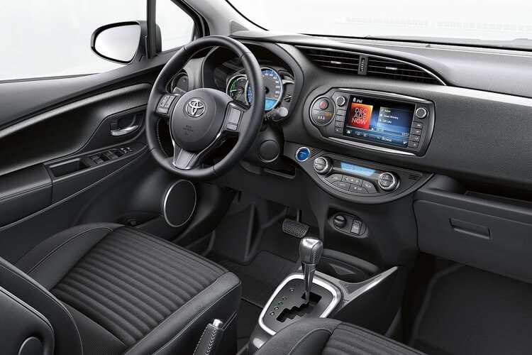 TOYOTA YARIS HATCHBACK SPECIAL EDITIONS 1.33 VVT-i Orange Edition TSS 5dr [Nav] - Image 4