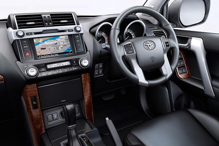 TOYOTA LAND CRUISER DIESEL SW 2.8 D-4D Utility 5dr Auto 5 Seats