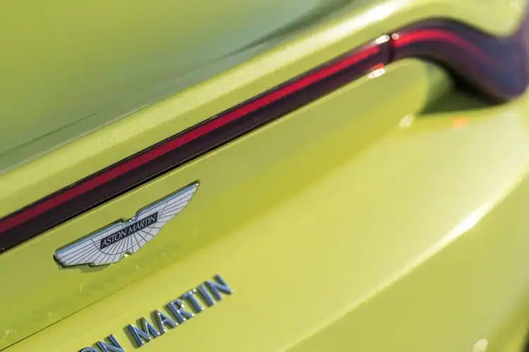 ASTON MARTIN V8 VANTAGE COUPE 2dr