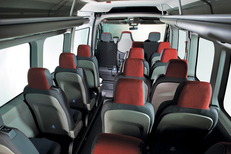 RENAULT MASTER LWB MINIBUS DIESEL LM39 ENERGY dCi 145 Business Medium Roof 17 Seater