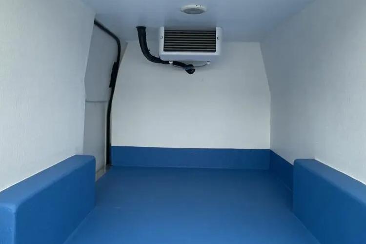 FORD TRANSIT CUSTOM 320 L2 DIESEL FWD 2.0 EcoBlue 130ps High Roof Chiller Van Leader A/C