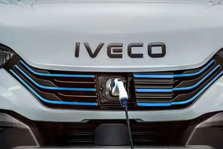 IVECO eDAILY 50C14 ELECTRIC 140kW 74kWh Crew Cab Dropside 4100 WB Auto
